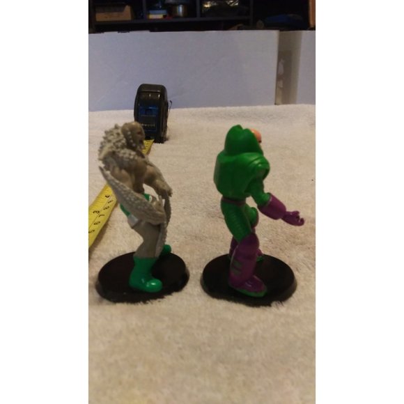 2 DC Comics Model Figures Doomsday Lexcorp Lex Luther, each 2.75" on stand - Picture 6 of 9
